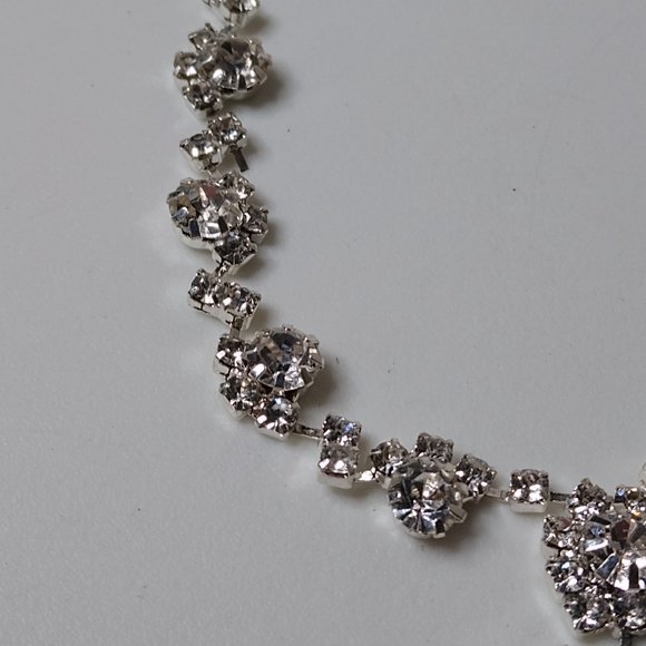 Decorative Y Shaped Necklace Adjustable 16 To 20 Inches - Picture 10 of 14